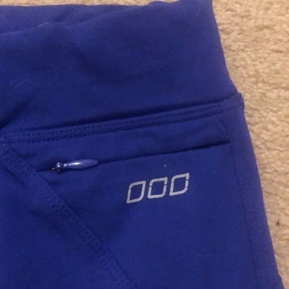 Lorna Jane capri deep purple leggings - Picture 3 of 3